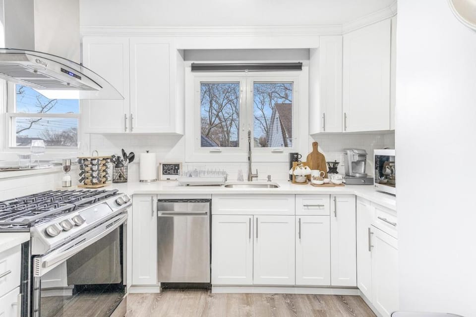 Luxury 3 Bedroom Family Home Near JFK LGA NYC House in Jamaica