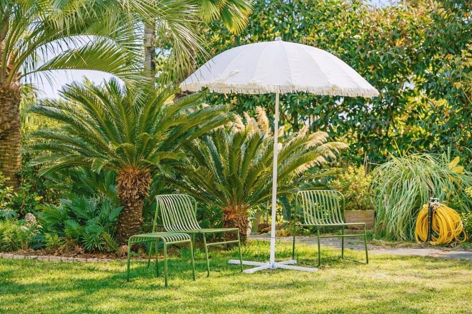 스무스브릭 Panoramic tangerine field view private villa, year round heated kids pool, BBQ, center of Seogwipo, Maeil Olle Market 5 minutes, near Jungmun Tourist Complex House in South Korea