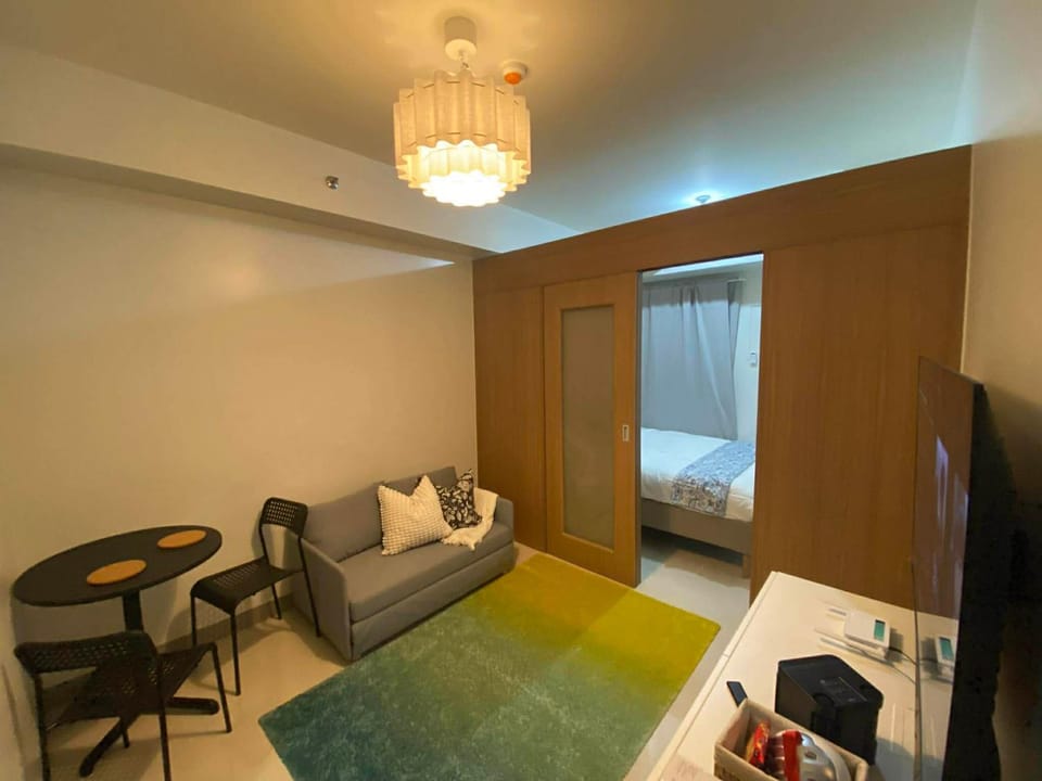 TV and multimedia, Living room, Seating area, Evening entertainment