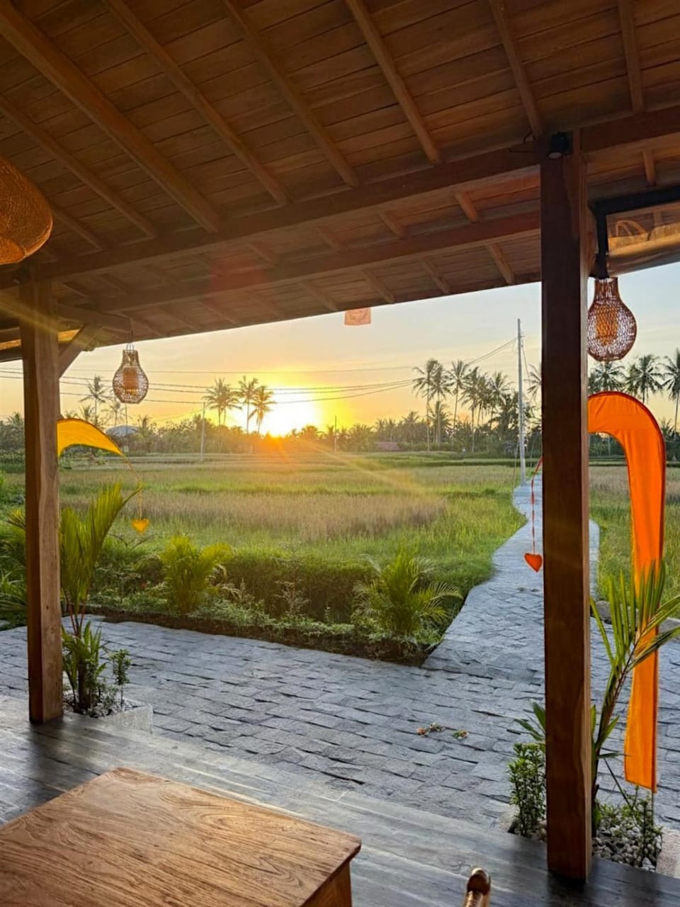 Property building, Restaurant/places to eat, Dining area, Breakfast, Lunch, Sunrise