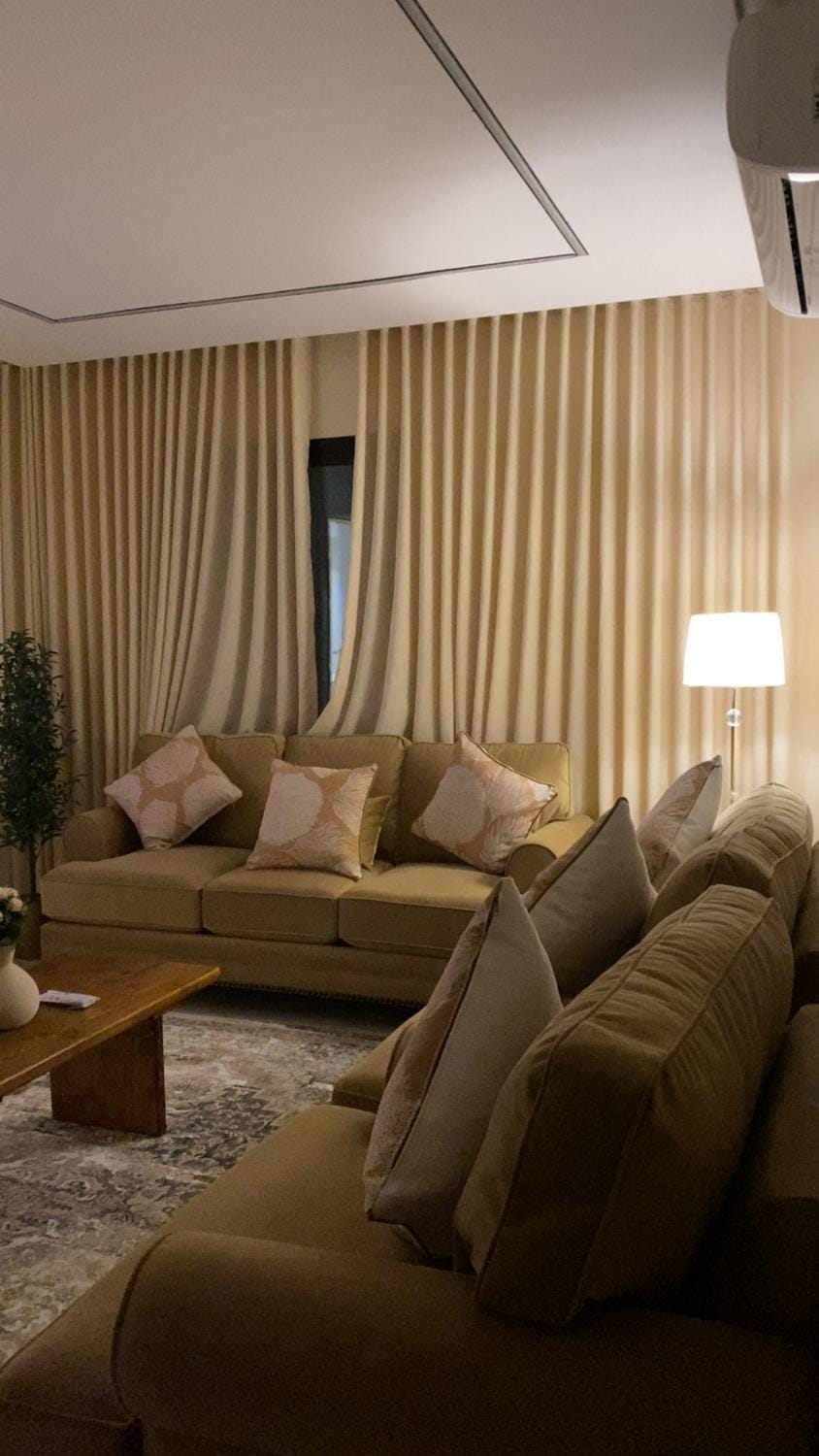 شقه بثلاث غرف نوم وصاله ومطبخ و3 دوراة مياه Apartment in Riyadh