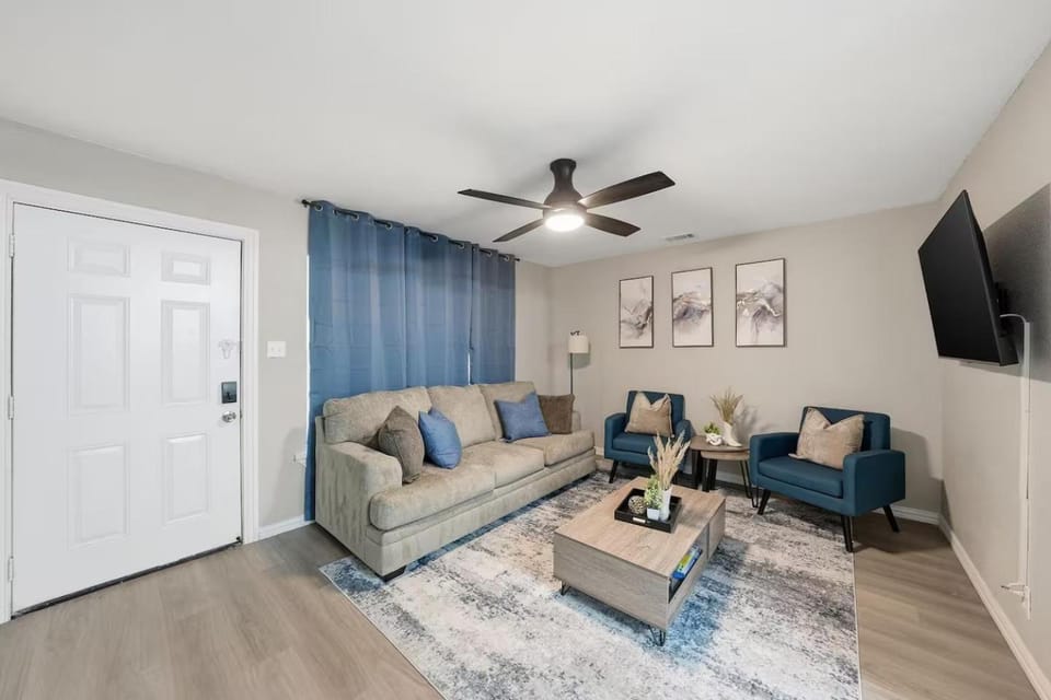 TV and multimedia, Living room, Seating area