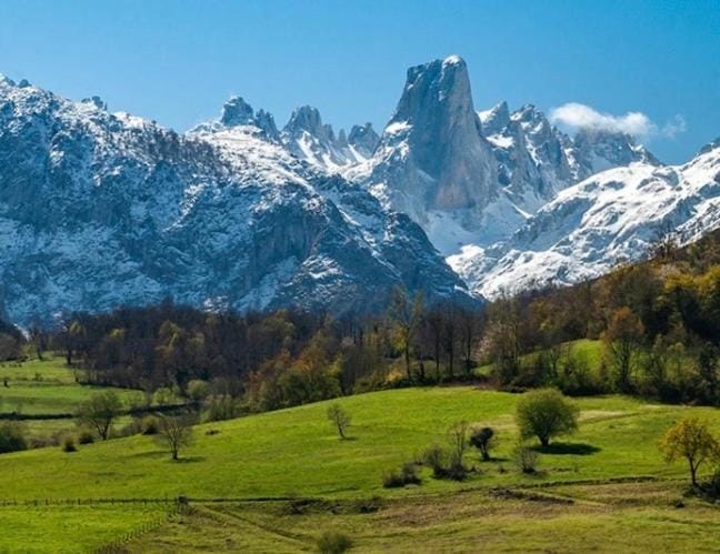 Nearby landmark, Spring, Day, Natural landscape, Mountain view
