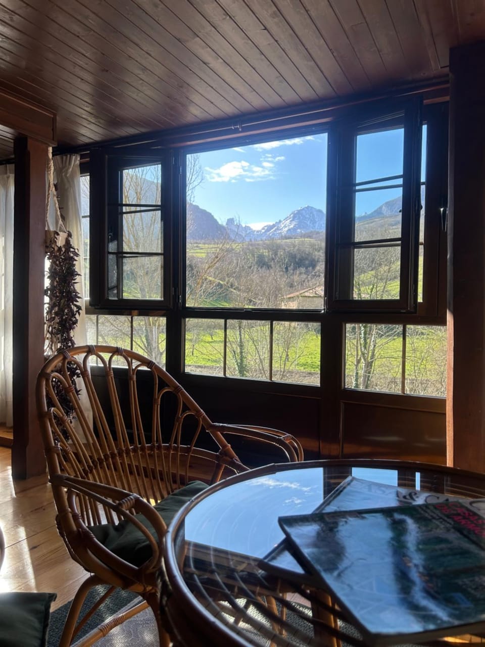 Natural landscape, Balcony/Terrace, Living room, Seating area, Mountain view
