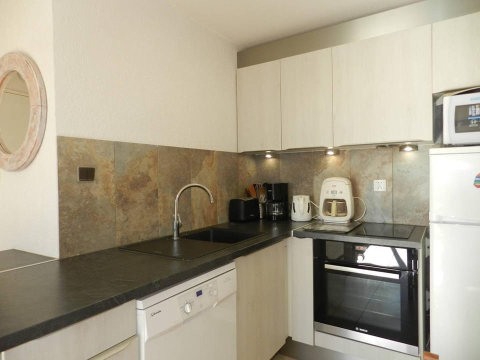 Appartement 2 Pièces, Climatisé, Parking, 4 Couchages - FR-1-251-927 Apartment in Bormes-les-Mimosas