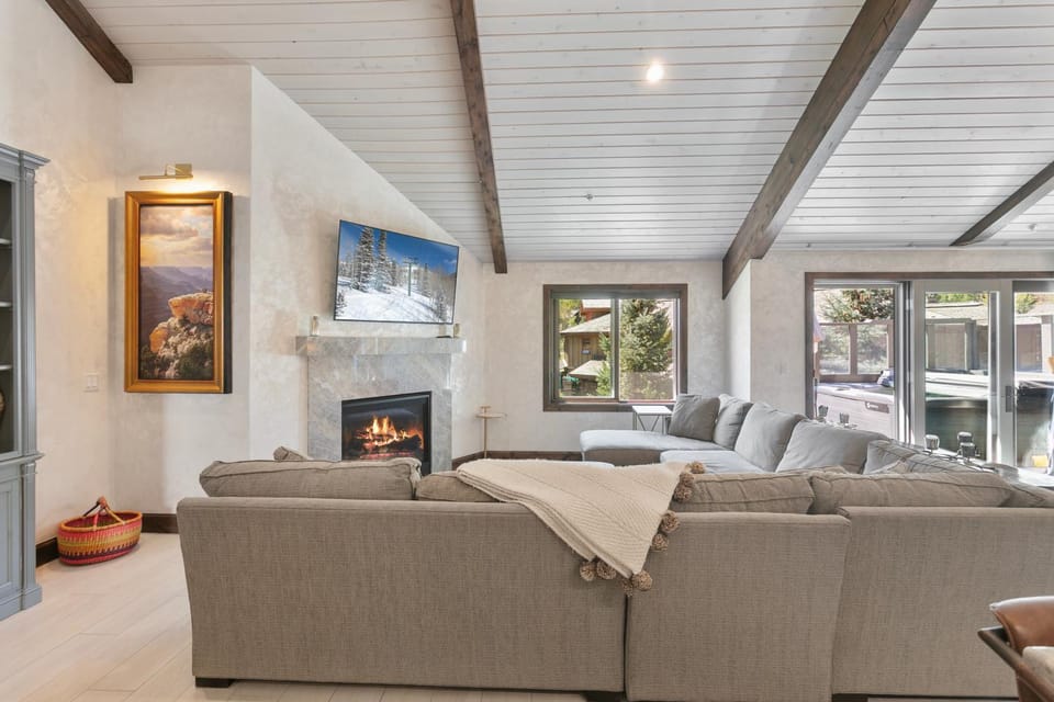 Cozy Ski Condo with Private Hot Tub Apartment in Park City
