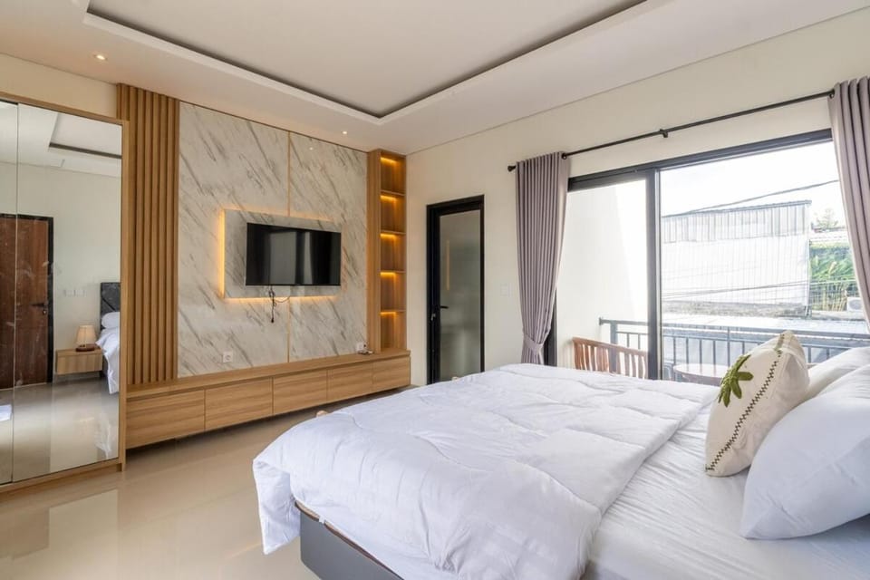 Stunning 2-BR Villa Private Pool - Heart of Canggu Villa in North Kuta