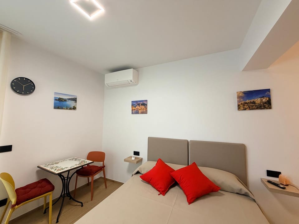 Dining area, Bedroom