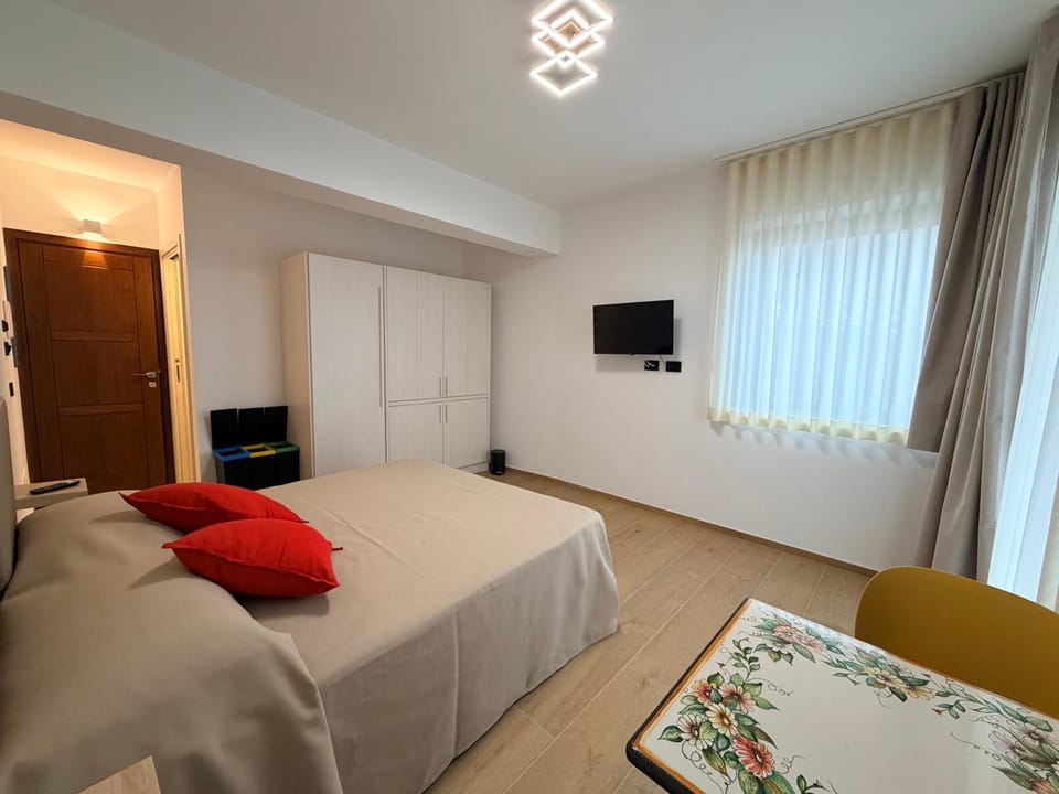 Kitchen or kitchenette, Dining area, Bedroom, Area and facilities