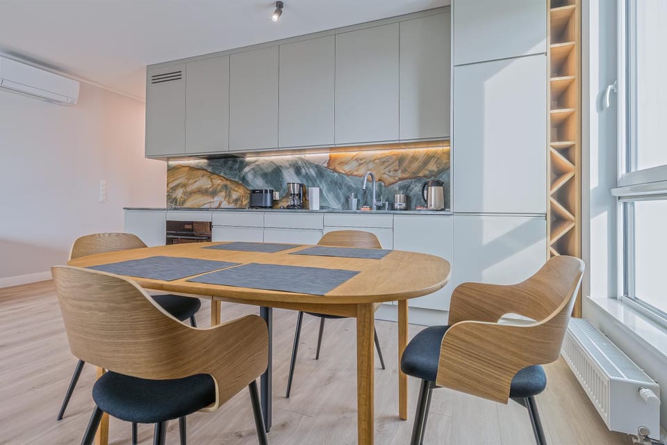 Kitchen or kitchenette, Dining area, stove