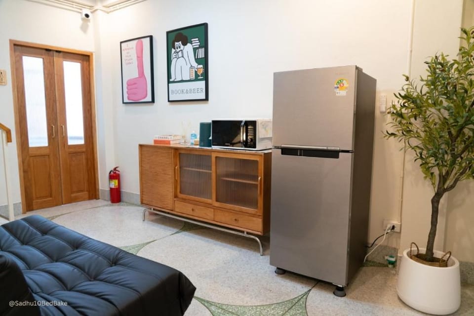 Kitchen or kitchenette, Living room, microwave