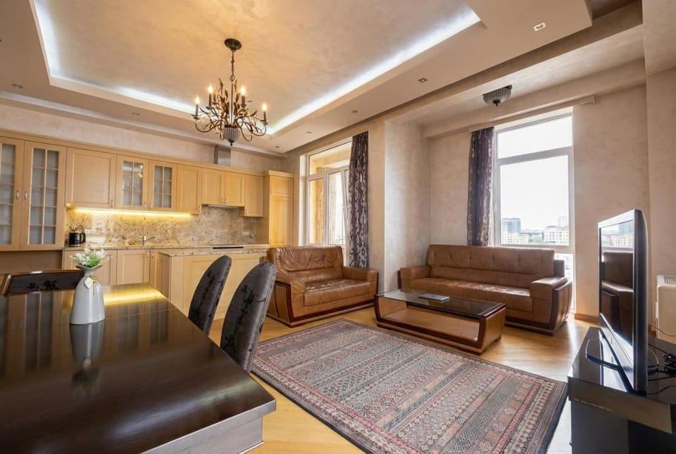 Luxe 3 BD! Great View! Malibu Garden Apartment in Yerevan
