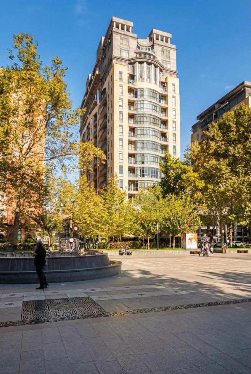 Luxe 3 BD! Great View! Malibu Garden Apartment in Yerevan