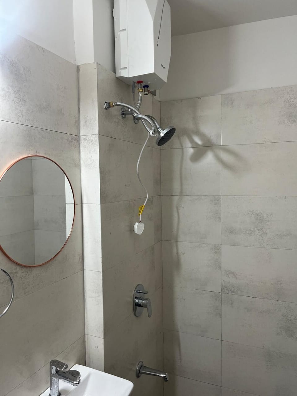 TheAura StudioBalcony NearAirport Couplefriendly Apartment in Pune