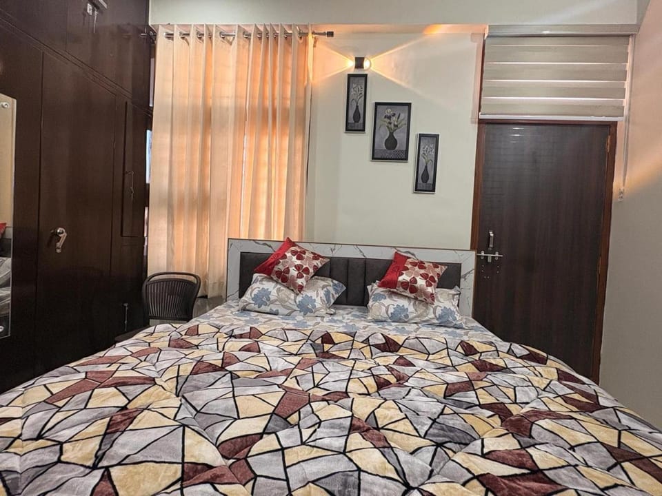 Bed, Photo of the whole room, Bedroom, wardrobe, air conditioner