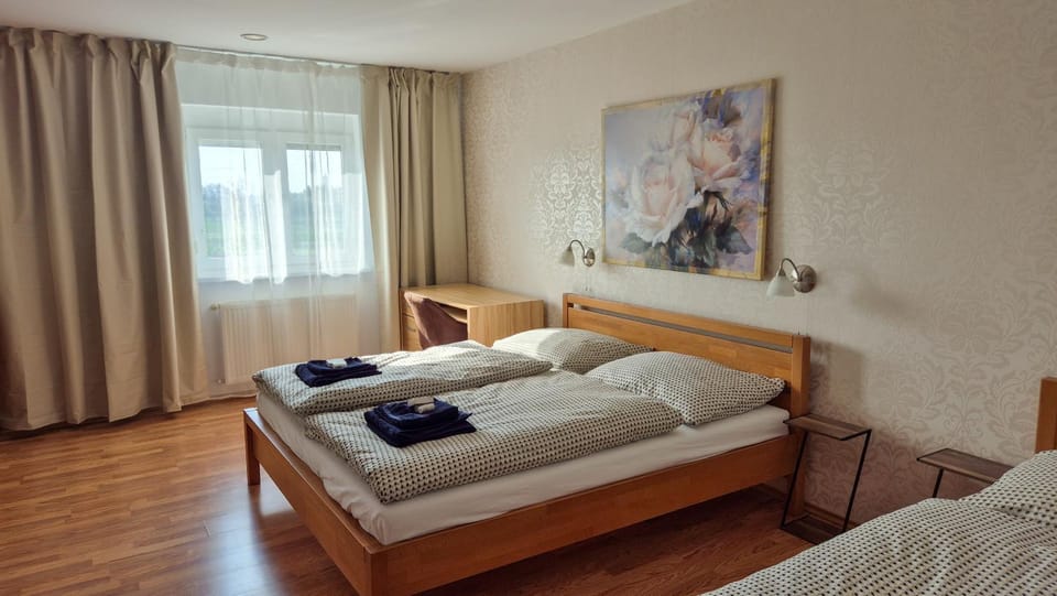 Bed, Photo of the whole room, Bedroom, towels