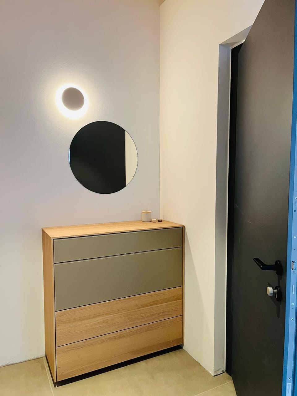 Facade/entrance, wardrobe