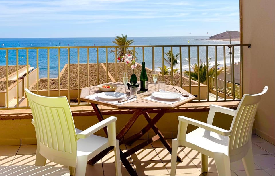 Casa Médano 30 with beautiful views of the surfing! Apartment in El Médano
