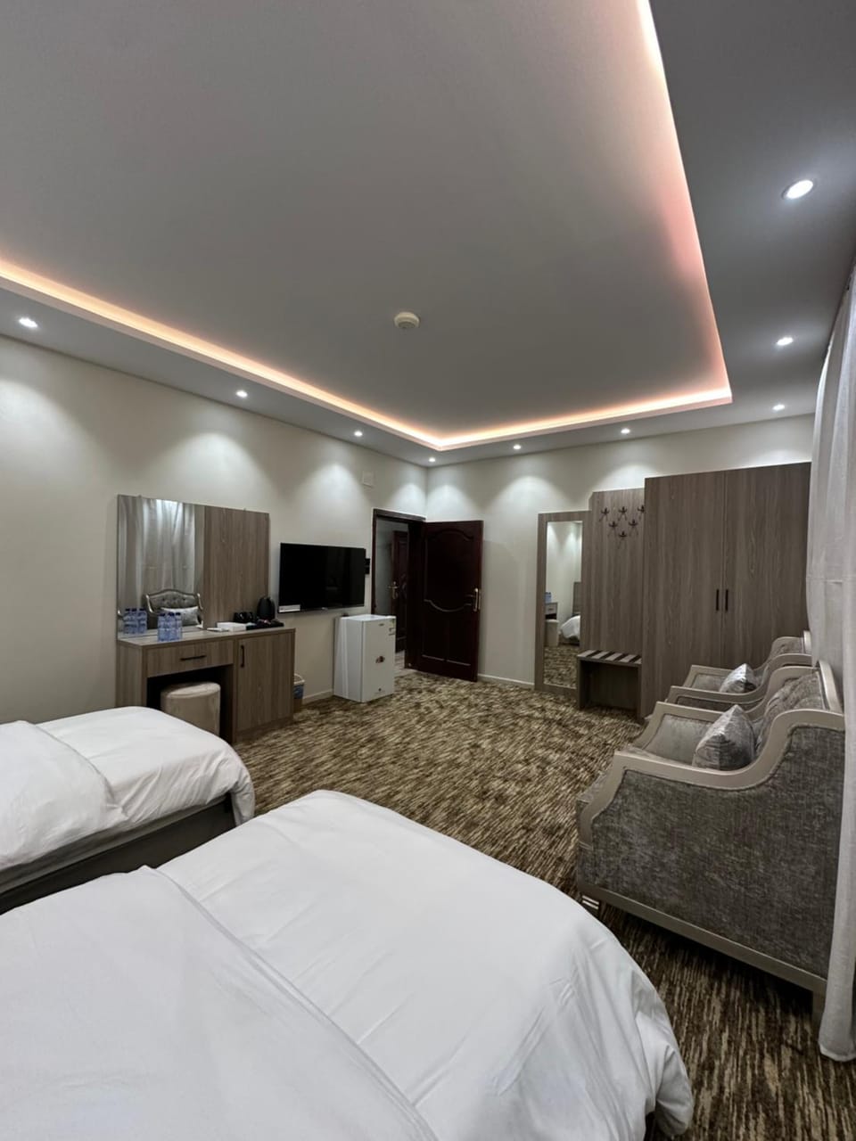 TV and multimedia, Seating area, Bedroom