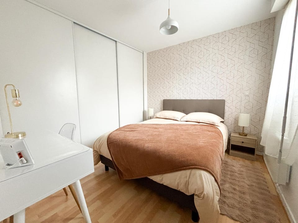 Bed, Photo of the whole room, Bedroom, wardrobe