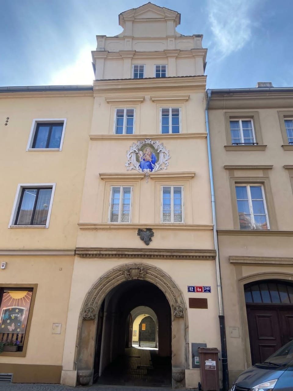 Facade/entrance