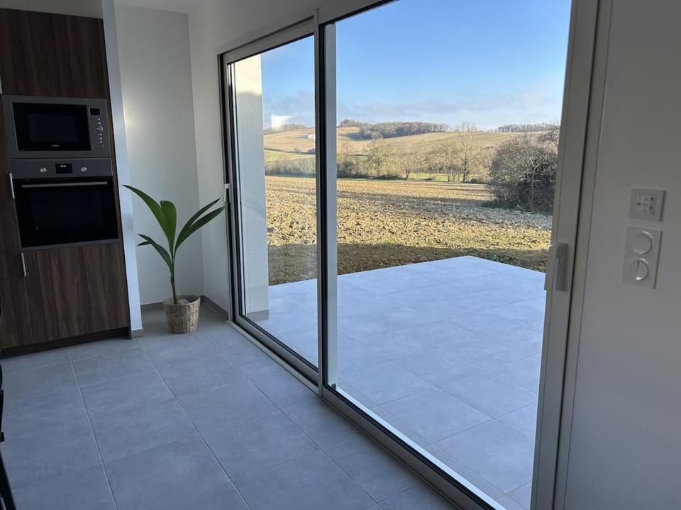 Maison avec belle vue au calme House in Occitanie
