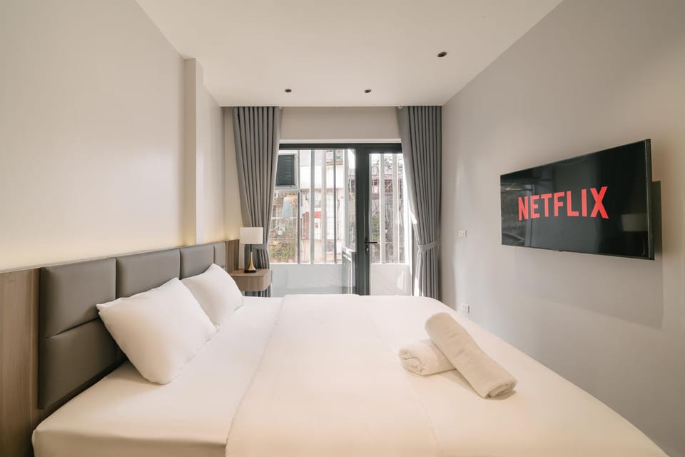 Trainstreet-Oldquarter-HoanKiemLake-New-Modern-Elevator Bed and Breakfast in Hanoi