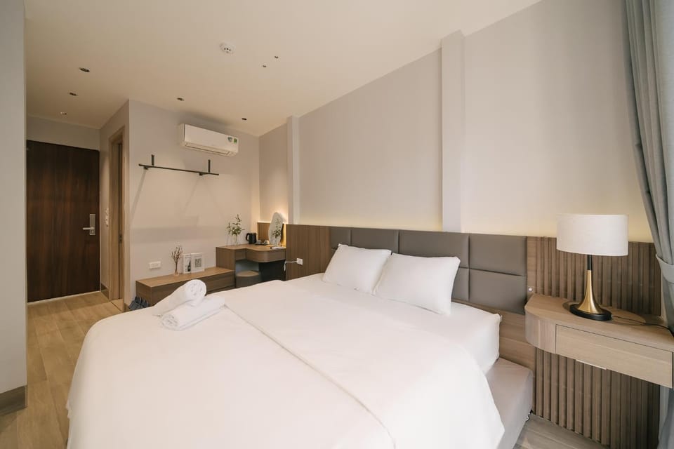 Trainstreet-Oldquarter-HoanKiemLake-New-Modern-Elevator Bed and Breakfast in Hanoi