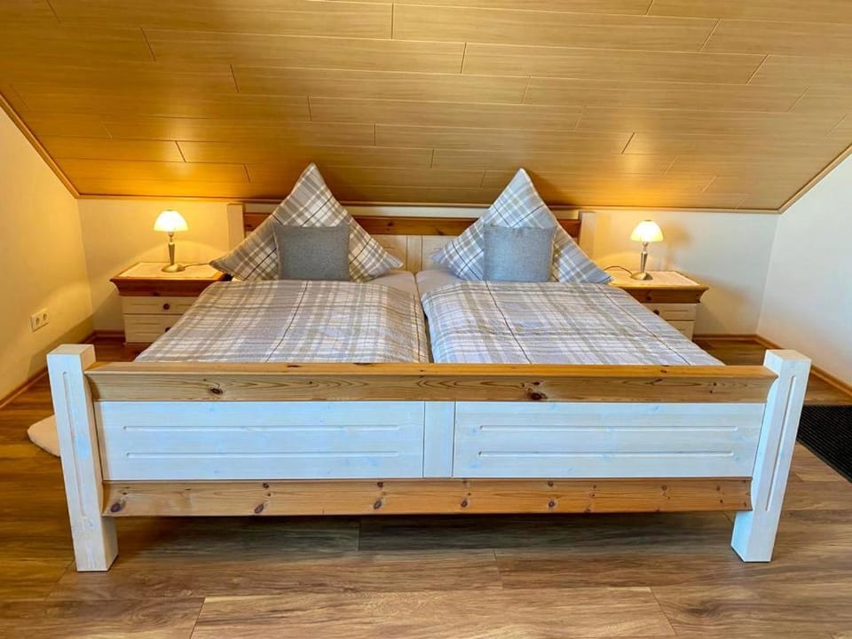 Zwei stilvolle Gästezimmer mit exklusivem Bad Vacation rental in Kelberg