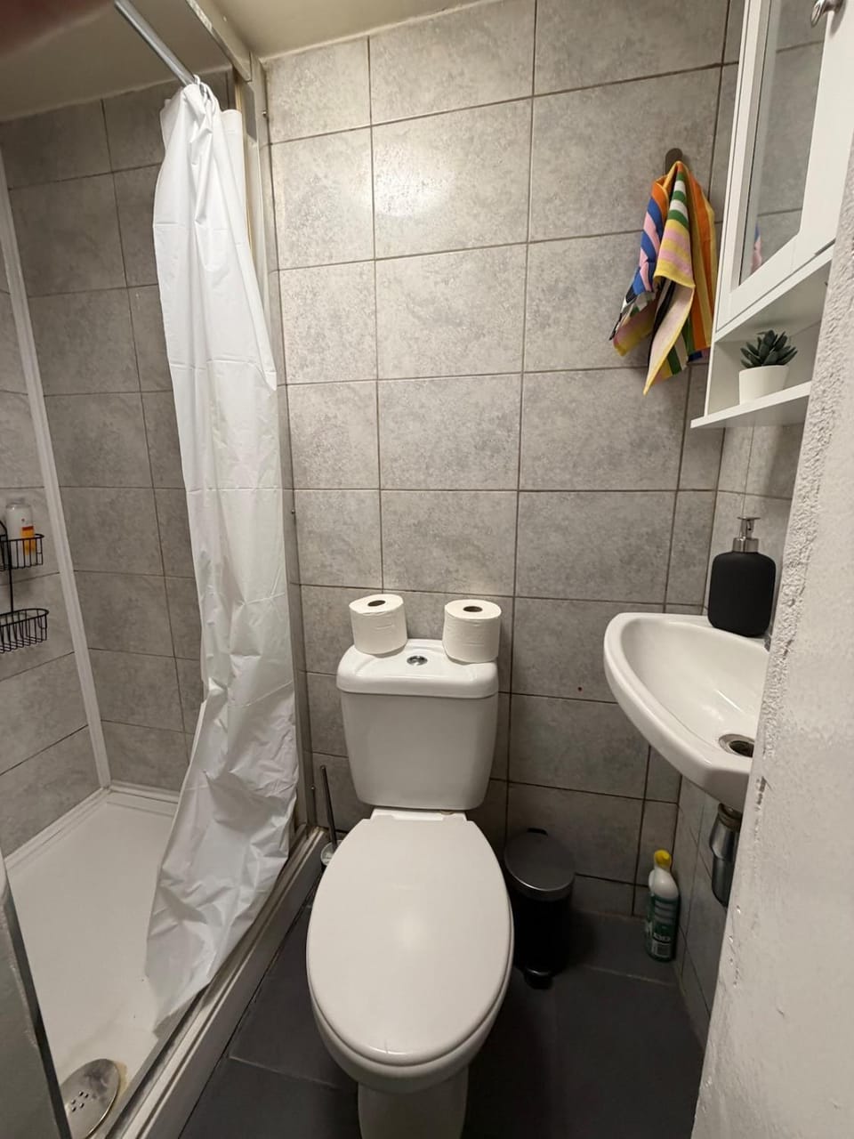 Earls Court and Central Studio Flat Apartment in City of Westminster
