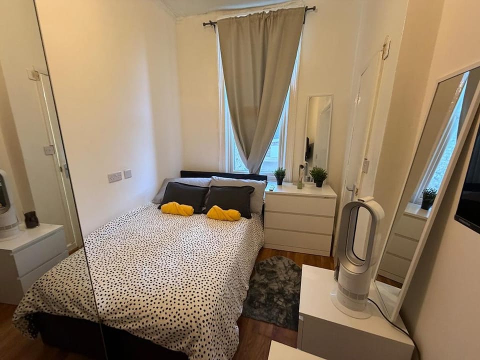 Earls Court and Central Studio Flat Apartment in City of Westminster