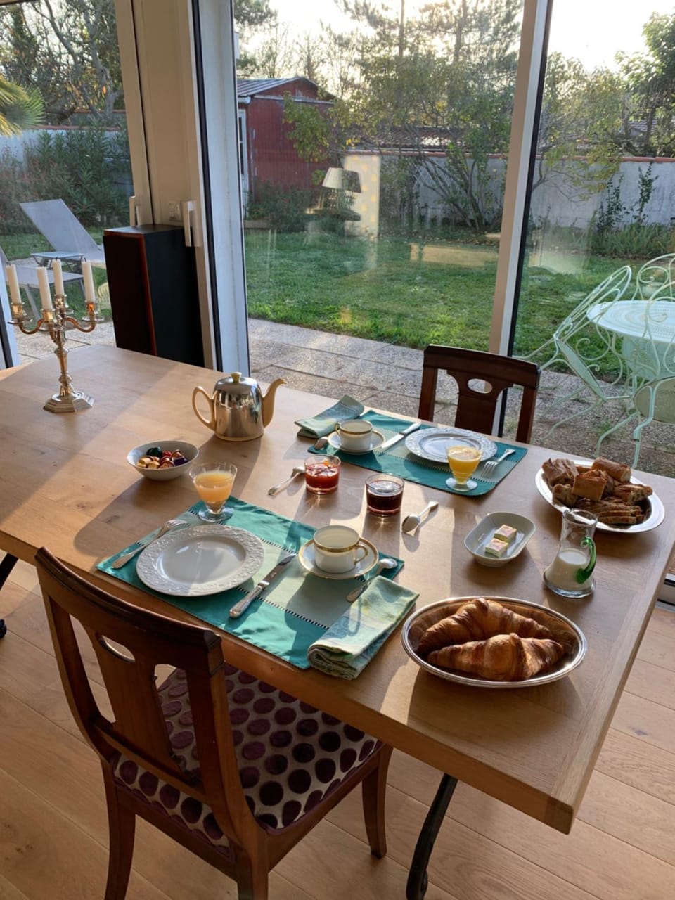 Garden, Breakfast