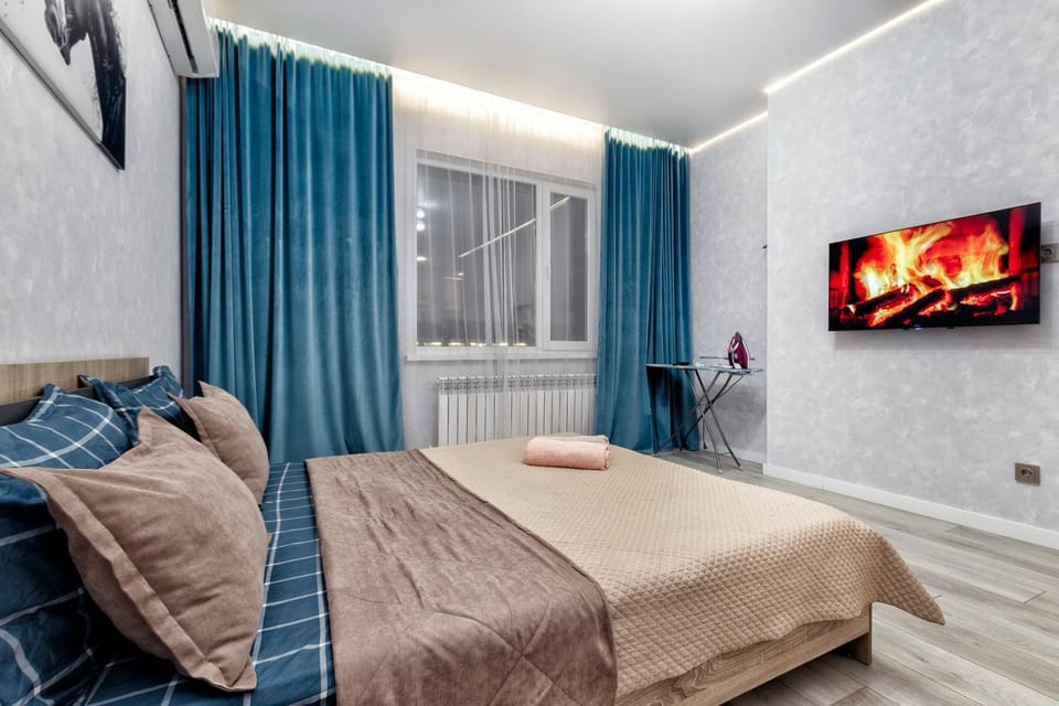 Bed, TV and multimedia, Bedroom