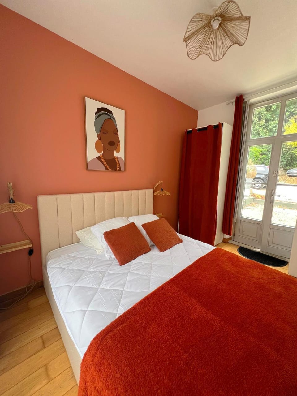 Photo of the whole room, Bedroom