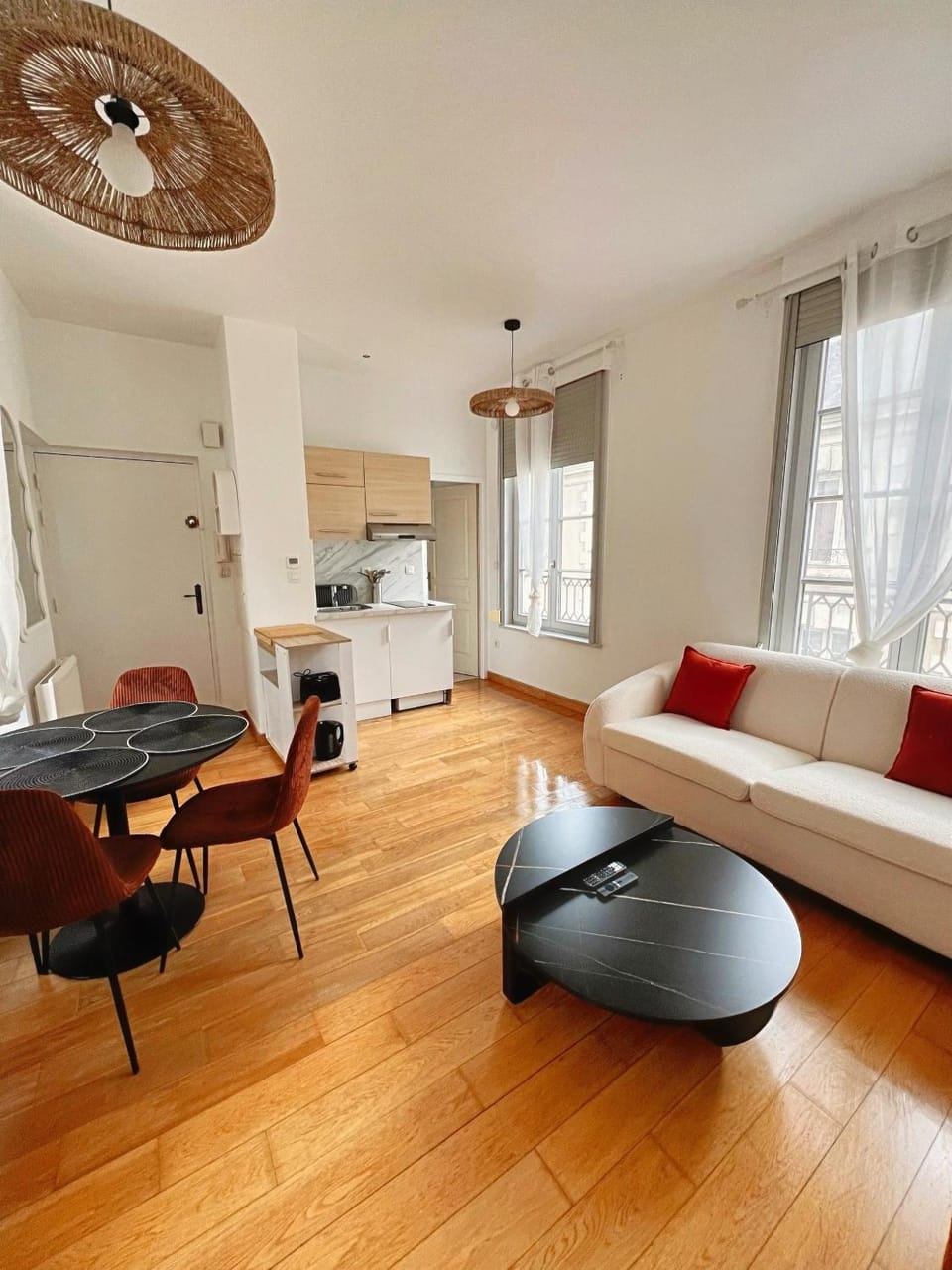 Living room, Dining area