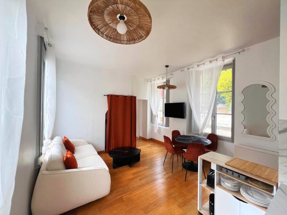 TV and multimedia, Living room, Dining area