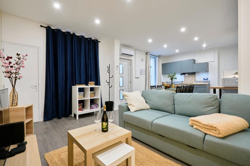 Communal lounge/ TV room, Living room, Seating area