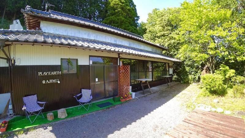 Property building, Day