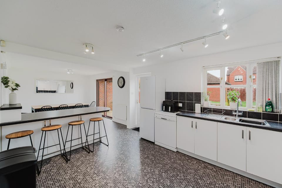 Kitchen or kitchenette, kitchen, kitchen