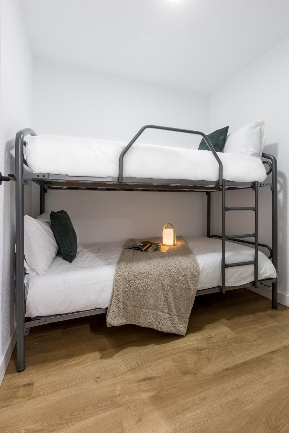 Bed, Photo of the whole room, Bedroom, bunk bed, towels