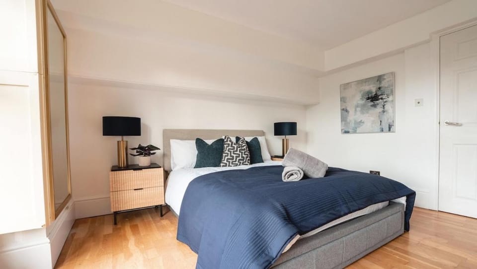 Victorian Luxury House - Pool Table - Sleeps 10 House in London