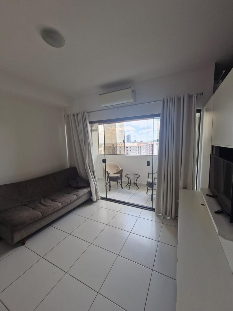 Flat com 1 quarto e sala Apartment in Goiania