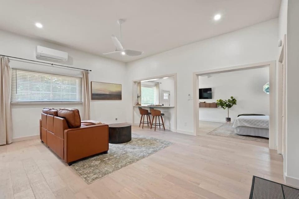 Stylish Coastal Studio Near Tybee & Downtown SAV Apartment in Wilmington Island