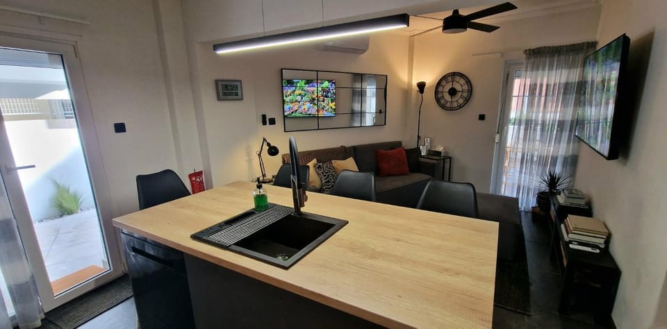 Stylish Olive Tree Garden Apartment in Ano Poli Apartment in Thessaloniki