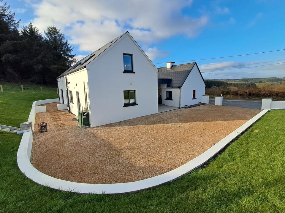 Property building, Natural landscape, Garden, Garden view