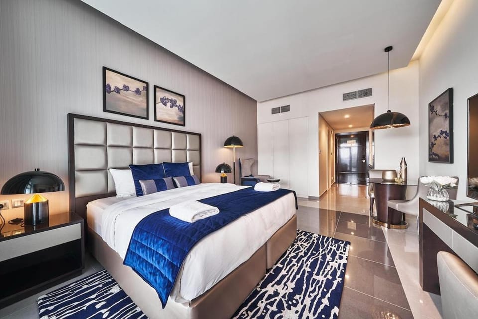 Luxury Studio Cozy & comfy 12 Min Walk-Dubai Mall Apartment in Dubai