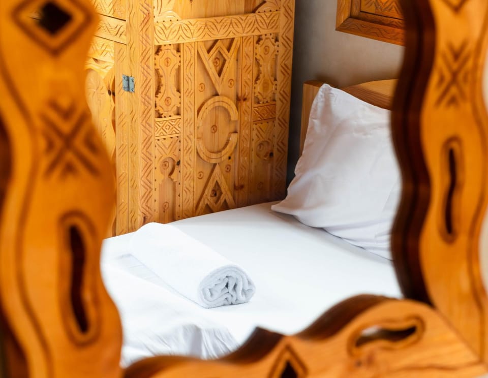Bed, Bedroom, towels, wardrobe