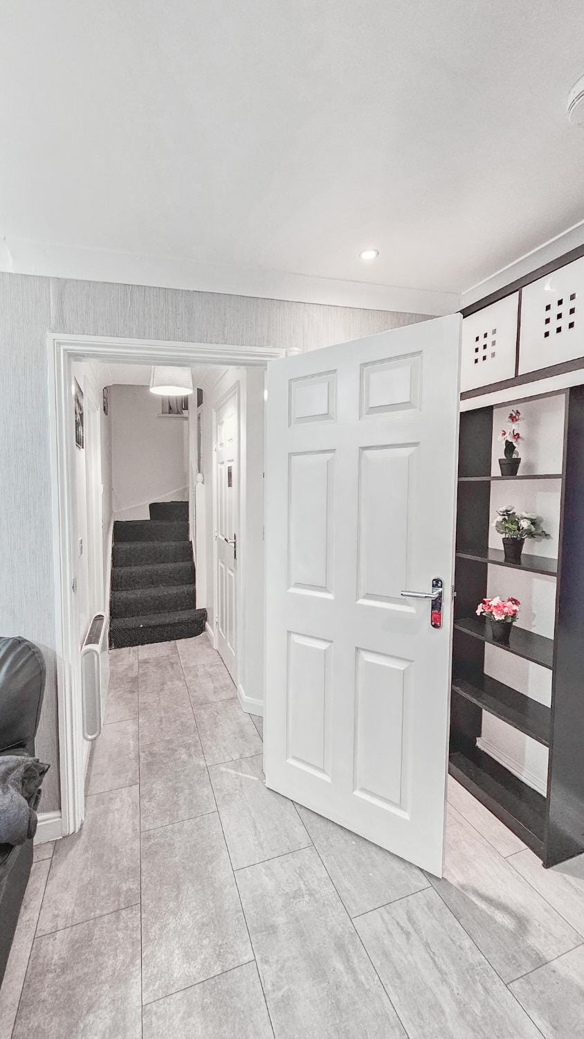 Manchester City Deluxe 4-Bed near Etihad Stadium & C0-0P Arena, Sleeps 9 Apartment in Manchester