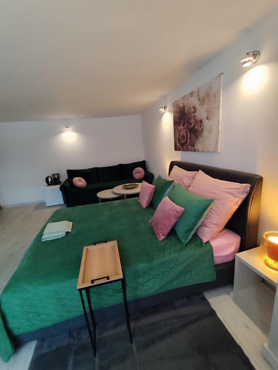 Bed, Photo of the whole room, Bedroom