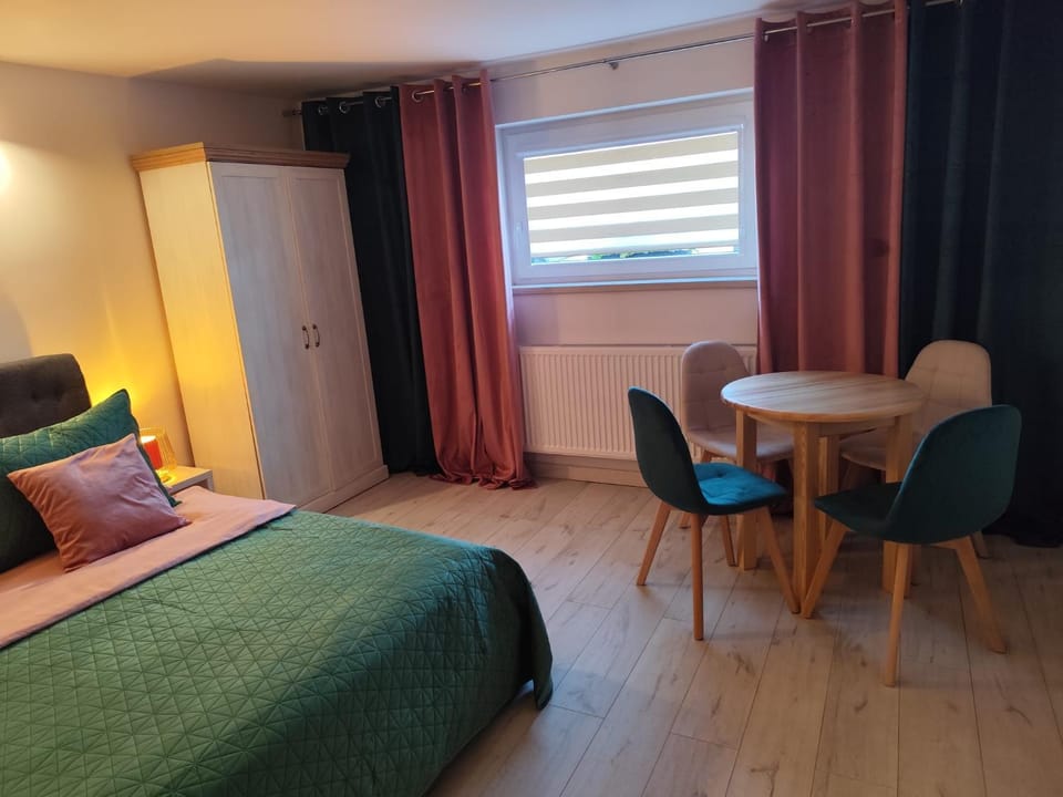 Bed, Photo of the whole room, Dining area, Bedroom, wardrobe